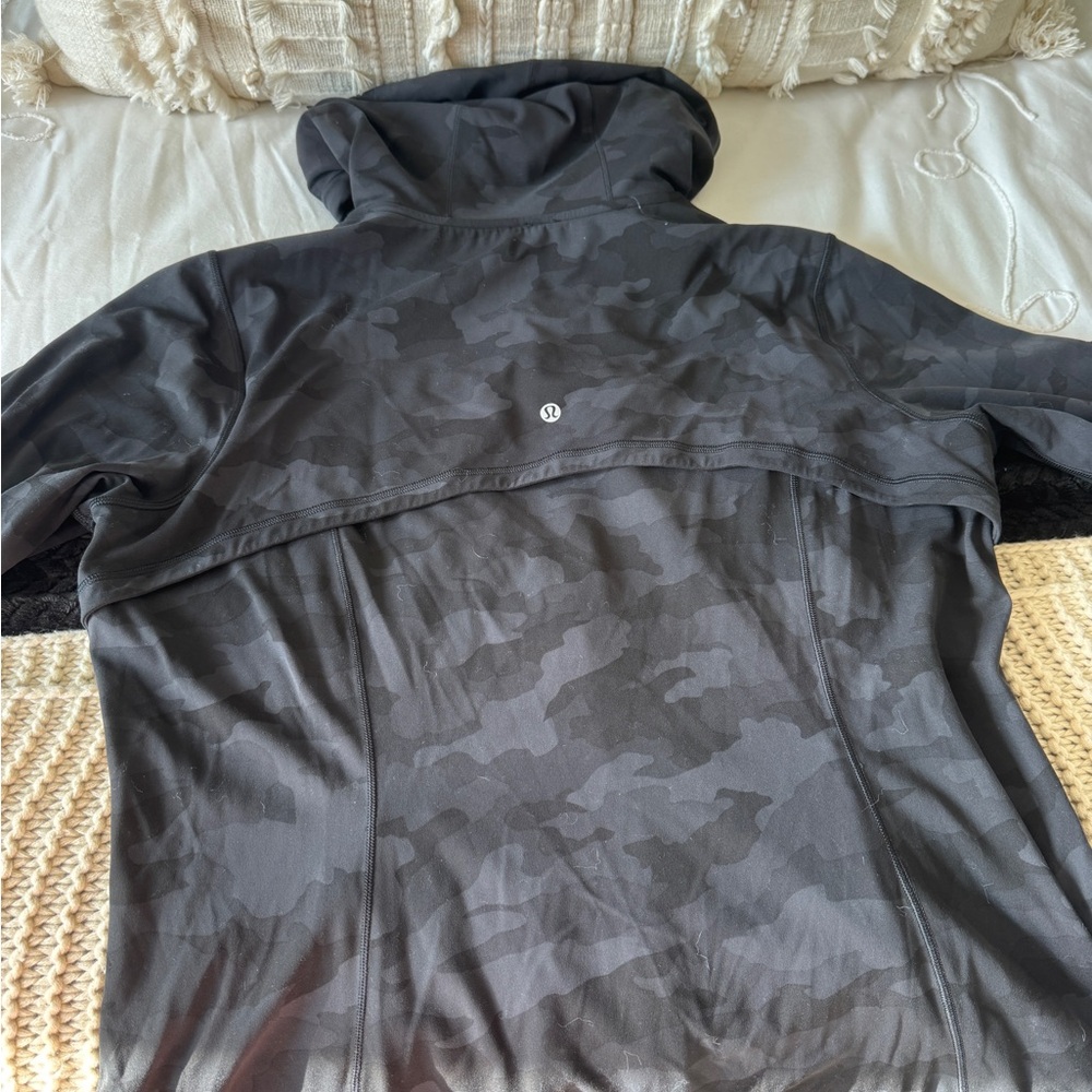 Women's Lululemon Gray Camouflage Jacket - Picture 5 of 5